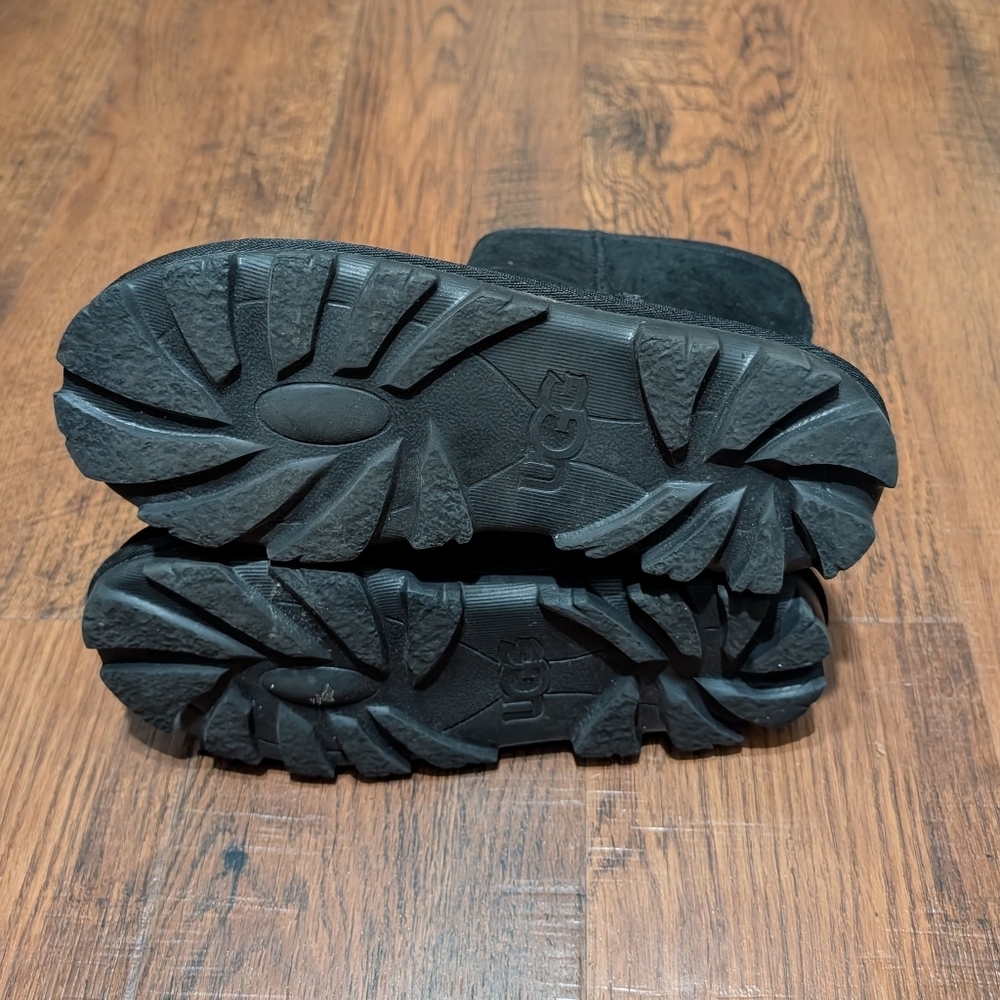 Ugg Essential Short Boots Black Size 7 View 6